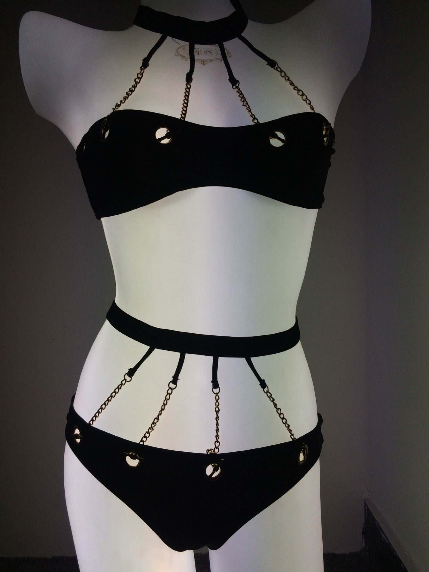 F4507 Attractive Halter Alloy Chain Spliced Cut Out Bikini Set For Women
